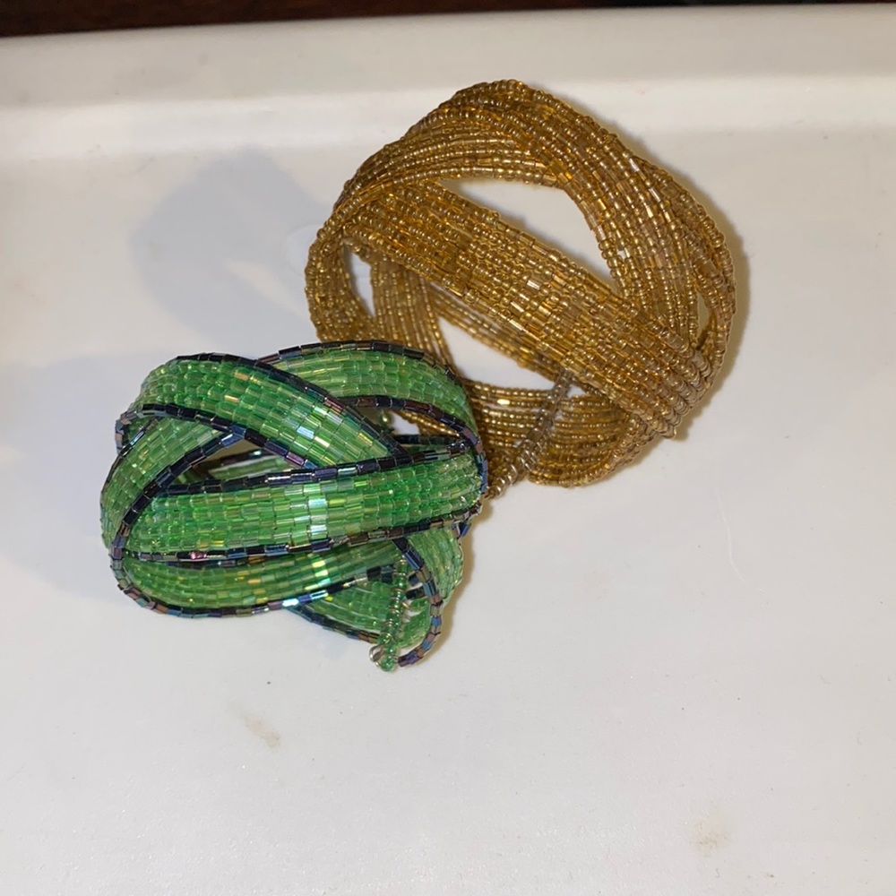 Set of 2 beaded bracelets